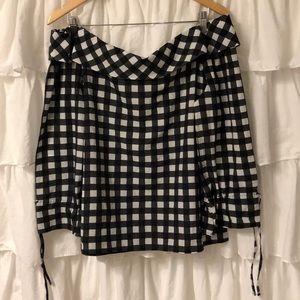 Strapless silky checkered blouse